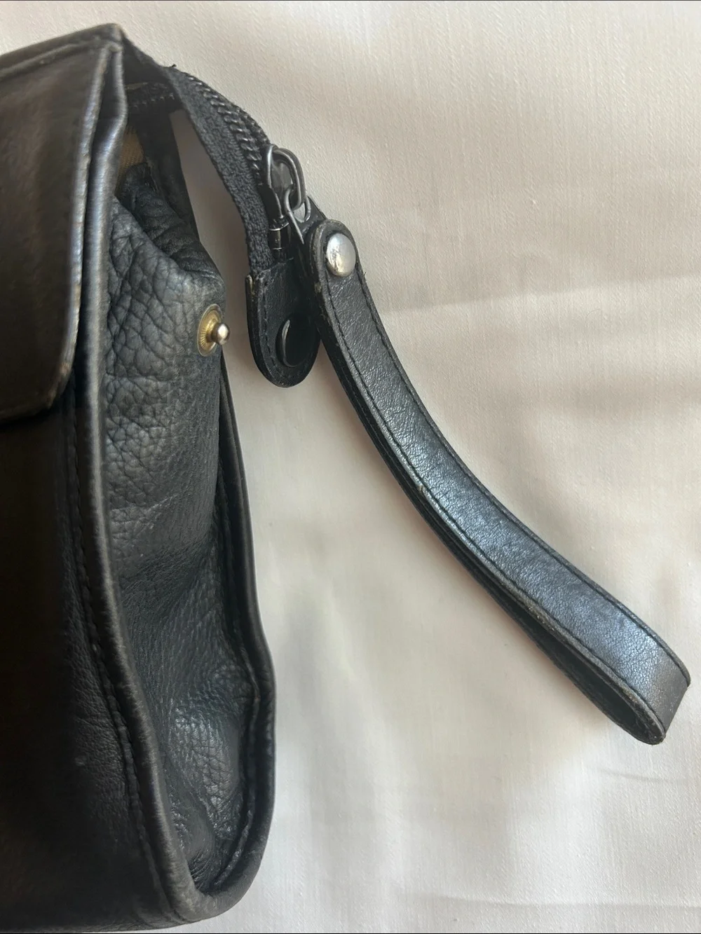 Burberry classic leather